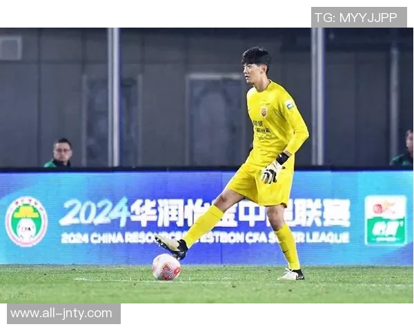 颜骏凌迎来职业生涯新里程碑上海海港门将出战500场赛事纪念夜