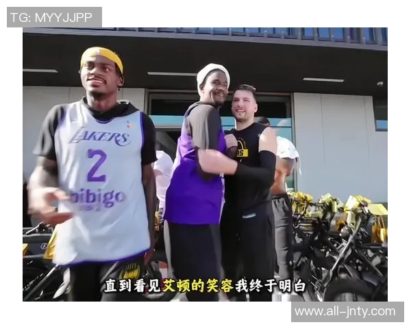 夺笋77与欧文携手送礼快船球迷调侃送走队友成常态