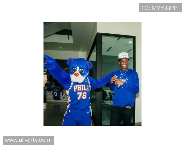 马克西谈埃奇库姆自信心期待他挑战我并比拼训练到达时间