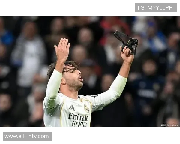 阿森西奥因与队友相撞导致颈部肌肉痉挛皇马将持续观察恢复情况 阿森西奥因与队友相撞导致颈部肌肉痉挛皇马将持续观察恢复情况